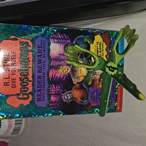 Vintage 1996 Goosebumps Green Finger Twisted Scissors